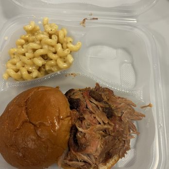 Smokestack Express - Smoke pork sandwich with Mac - Barbeque Near Me - Bloomington, Minnesota