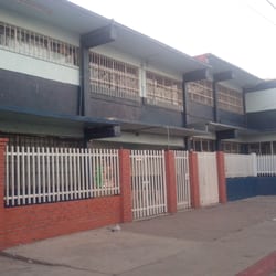 Escuela Secundaria #72 - Fachada y entrada principal