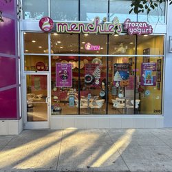 Menchie's Frogen Yogurt