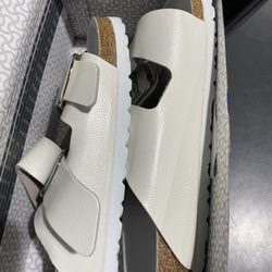 DSW Designer Shoe Warehouse - Shoe in the store that was advertised as being white