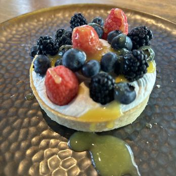 Level 5 Rooftop Restaurant - Berry tart - Cocktail Bars Near Me - Albuquerque, New Mexico