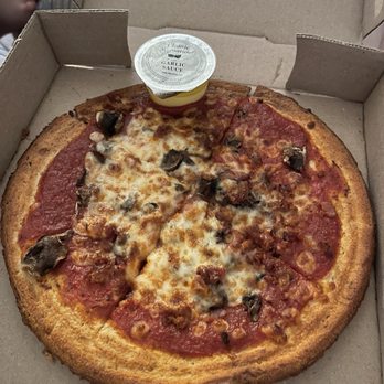 Stoners Pizza Joint - Statesboro - Cauliflower crust, hardly any cheese, burnt past crispy- disappointing in every way - Salad Near Me - Statesboro, Georgia Stoners Pizza Joint - Statesboro - Cauliflower crust, hardly any cheese, burnt past crispy- disappointing in every way - Salad Near Me - Statesboro, Georgia