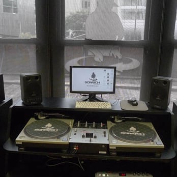 Scratch DJ Academy - Students have access to Serato, Ableton, Mac Mini's and MIDI keyboards. - Specialty Schools Near Me - New York, New York