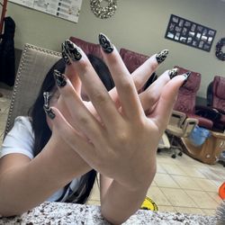 Lynn Nails - New year nails design