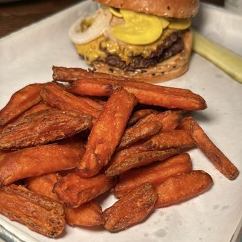 Horse Thief Hollow Brewing Co. - Double stack burger - Breweries Near Me - Chicago, Illinois Horse Thief Hollow Brewing Co. - Double stack burger - Breweries Near Me - Chicago, Illinois