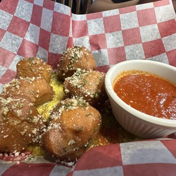 Windy City Pizza - Garlic rolls - Pizza Near Me - Delray Beach, Florida Windy City Pizza - Garlic rolls - Pizza Near Me - Delray Beach, Florida