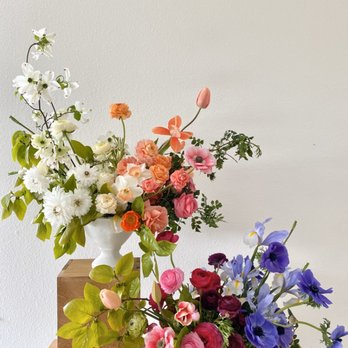 Heidi Hearts Flowers - Colorful floral pallet - Floral Designers Near Me Heidi Hearts Flowers - Colorful floral pallet - Floral Designers Near Me