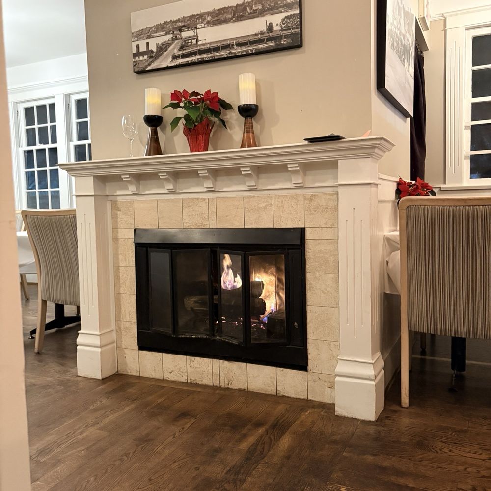 Old Surrey Restaurant - Fireplace, dining room - French Near Me - Surrey, British Columbia