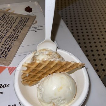 Jeni's Splendid Ice Creams - @Kurlykonnoisseur - Ice Cream & Frozen Yogurt Near Me - Charlotte, North Carolina Jeni's Splendid Ice Creams - @Kurlykonnoisseur - Ice Cream & Frozen Yogurt Near Me - Charlotte, North Carolina
