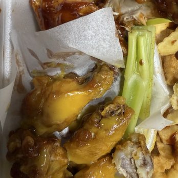 Americas Hot Buffalo Wings - Chicken Wings (honey barbecue and 24K gold) - Burgers Near Me - Suffolk, Virginia Americas Hot Buffalo Wings - Chicken Wings (honey barbecue and 24K gold) - Burgers Near Me - Suffolk, Virginia