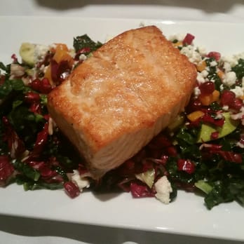 Old Ebbitt Grill - Atlantic Salmon Salad - Bars Near Me - Washington, DC, District of Columbia