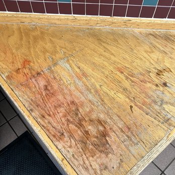 Wendy's - Place is a dump. - Fast Food Near Me - Ashland, Oregon