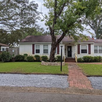 Greenwood Tree - BEFORE 10/2021 Front yard maple back yard water oak on right - Tree Services Near Me - Pensacola, Florida Greenwood Tree - BEFORE 10/2021 Front yard maple back yard water oak on right - Tree Services Near Me - Pensacola, Florida