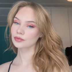 Lala's Lashes - Cat eye hybrid full set