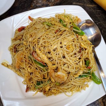 Red Bowl - Singapore Mei Fun - Cantonese Near Me - Brooklyn, New York Red Bowl - Singapore Mei Fun - Cantonese Near Me - Brooklyn, New York