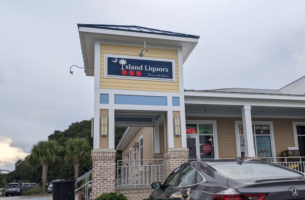 ISLAND LIQUORS Updated October 2024 11 Reviews 1501 Palm Blvd