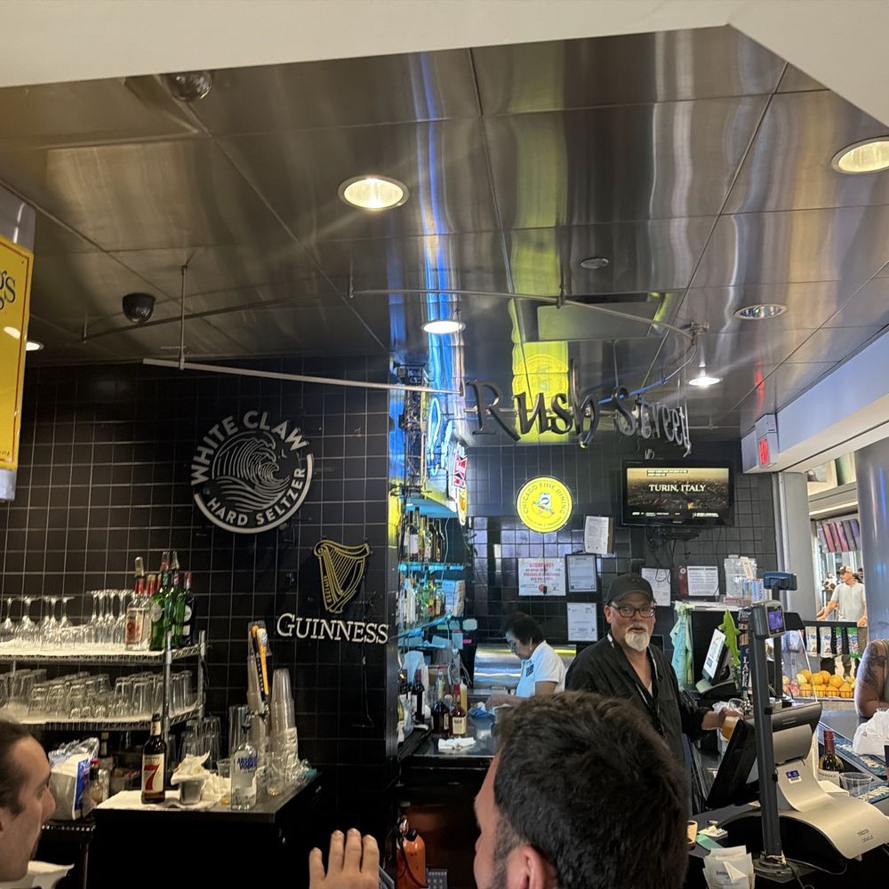 Rush Street Bar - Airport Lounges Near Me - Chicago, Illinois Rush Street Bar - Airport Lounges Near Me - Chicago, Illinois