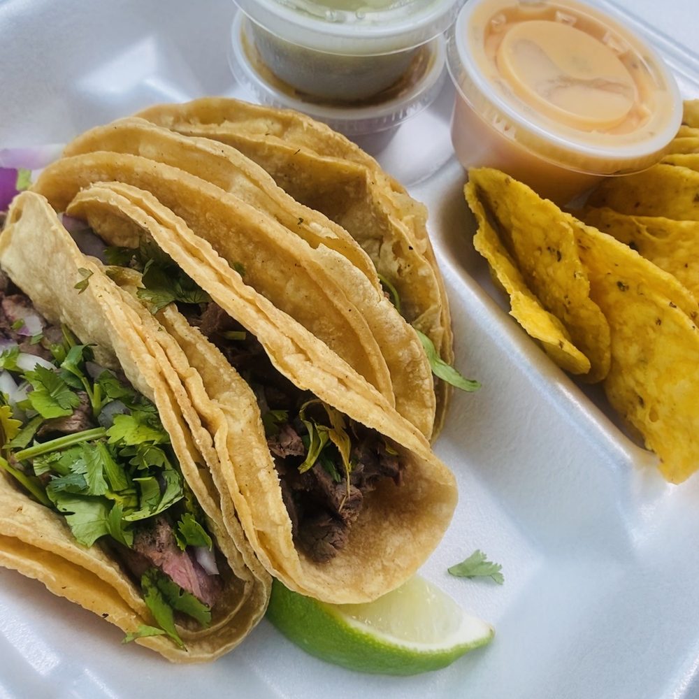La Iguana - Tacos asada side chips and sauces also came with drink - Tacos Near Me - Navarre, Florida La Iguana - Tacos asada side chips and sauces also came with drink - Tacos Near Me - Navarre, Florida
