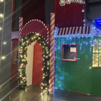Frosty's Christmas Bar - Pop-Up Restaurants Near Me - New York, New York Frosty's Christmas Bar - Pop-Up Restaurants Near Me - New York, New York