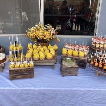 Kochis Events - Dessert table set up - Balloon Services Near Me Kochis Events - Dessert table set up - Balloon Services Near Me