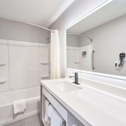 All Seasons Inn & Suites - Bourne