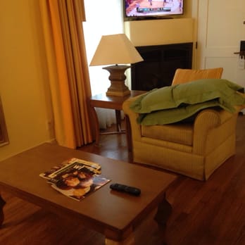 Grande Colonial - TV & (broken) fireplace - Hotels Near Me - La Jolla, California