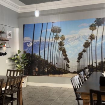 Theron's Marketplace - Theron's Deli side dining/seating area - Delis Near Me - Redlands, California