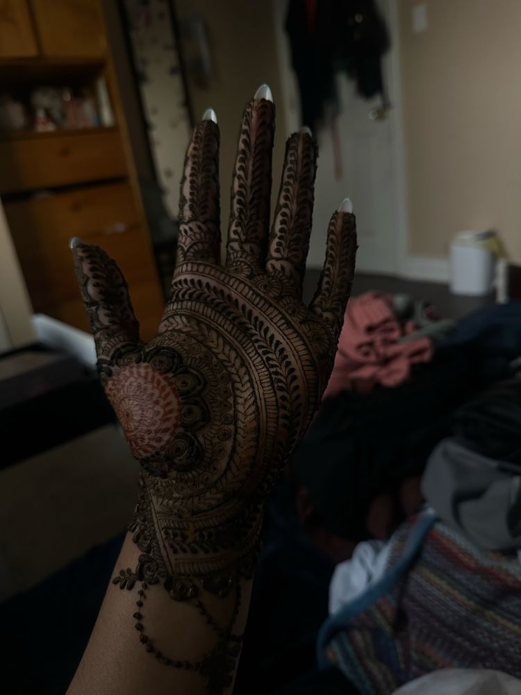 Simran mehndi Artist Logo