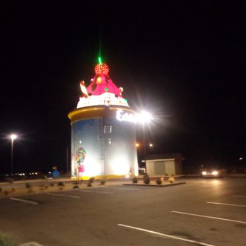EddieWorld - Sundae Statue at Night - Service Stations Near Me - Yermo, California