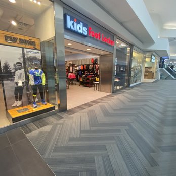 Foot Locker - Shoe Stores Near Me - Schaumburg, Illinois