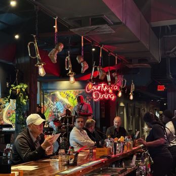 Tipsy Trumpet - Ambiance - Bars Near Me - New Orleans, Louisiana Tipsy Trumpet - Ambiance - Bars Near Me - New Orleans, Louisiana