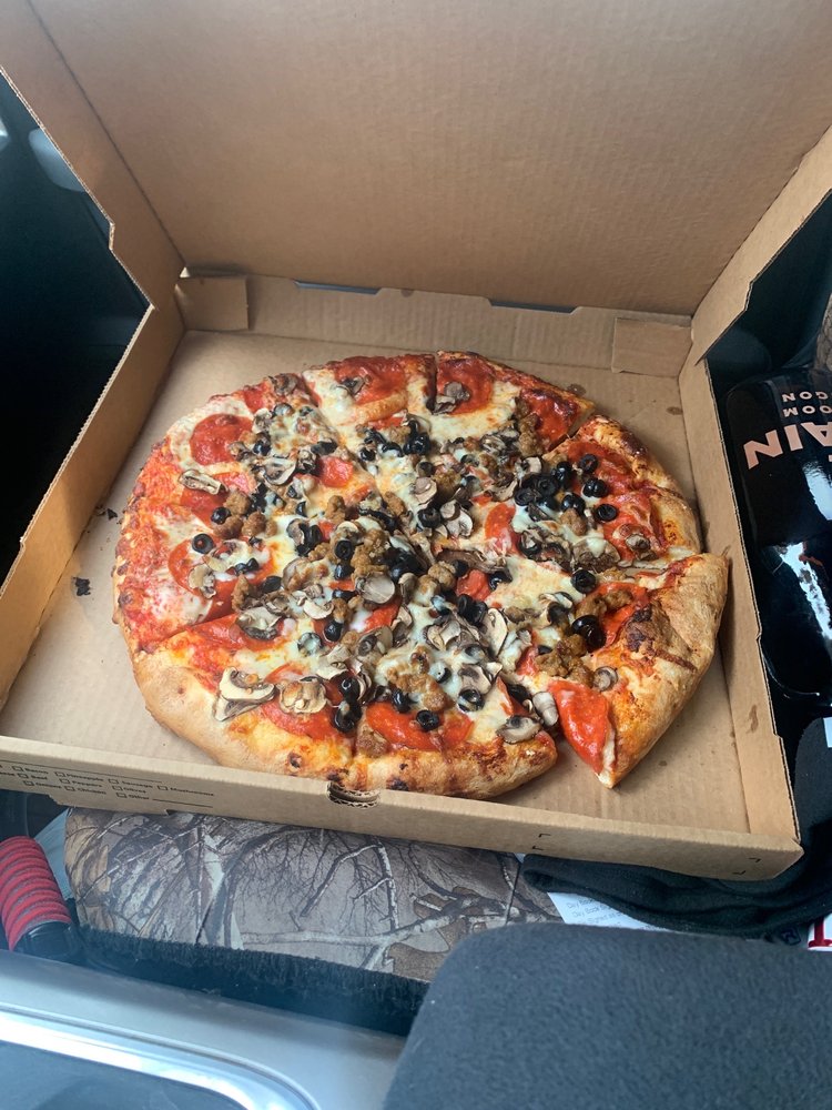 Uncle Tony's Pizza Logo
