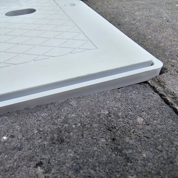 Alamode Concrete - Skimming is not properly installed and not supported in corner.  Will break if stepped on. - Masonry/Concrete Near Me