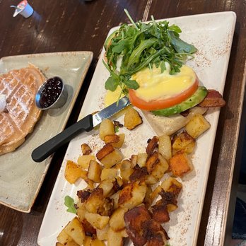 First Watch - BLT Eggs Benedict - Breakfast & Brunch Near Me - Brentwood, Missouri
