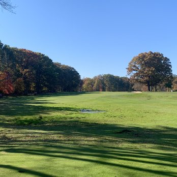 Rock Spring Golf Club - 4th hole has the largest green on the course. - Golf Near Me - West Orange, New Jersey Rock Spring Golf Club - 4th hole has the largest green on the course. - Golf Near Me - West Orange, New Jersey