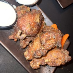 Fellaship - Garlic wings