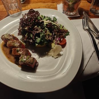 Houston's Restaurant - Seated ahi tuna salad - American Near Me - Pompano Beach, Florida Houston's Restaurant - Seated ahi tuna salad - American Near Me - Pompano Beach, Florida