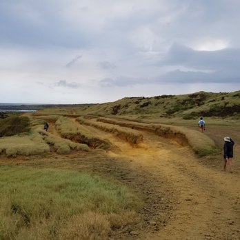 Papakolea Green Sand Beach - Here is the maze of jeep trails hiking to the beach. - Beaches Near Me Papakolea Green Sand Beach - Here is the maze of jeep trails hiking to the beach. - Beaches Near Me