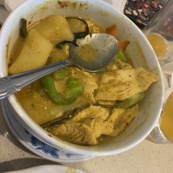 Na's Thai Cafe - Yellow curry - Thai Near Me - Chanhassen, Minnesota