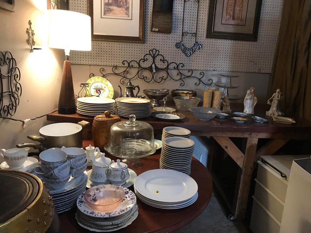 THE RESALE SHOPPE Updated September 2024 23 Photos 305 Ross