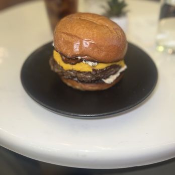 Magnolia House - House Burger - Cocktail Bars Near Me - Pasadena, California Magnolia House - House Burger - Cocktail Bars Near Me - Pasadena, California