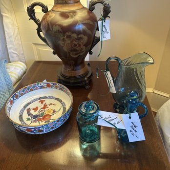 Laura and Lucy's - Antiques Near Me - Smithfield, Virginia