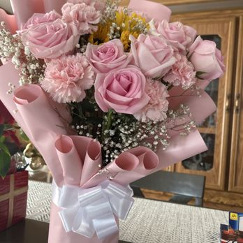 Gissy Beauty Bouquets - Great service, my girlfriend truly loved it. The owner was incredibly helpful and patient with us. Thanks. - Florists Near Me Gissy Beauty Bouquets - Great service, my girlfriend truly loved it. The owner was incredibly helpful and patient with us. Thanks. - Florists Near Me