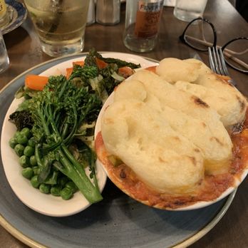 Darcy's Restaurant - Vegetarian Cottage Pie - excellent !! So flavorful!! - British Near Me - Belfast, BFS