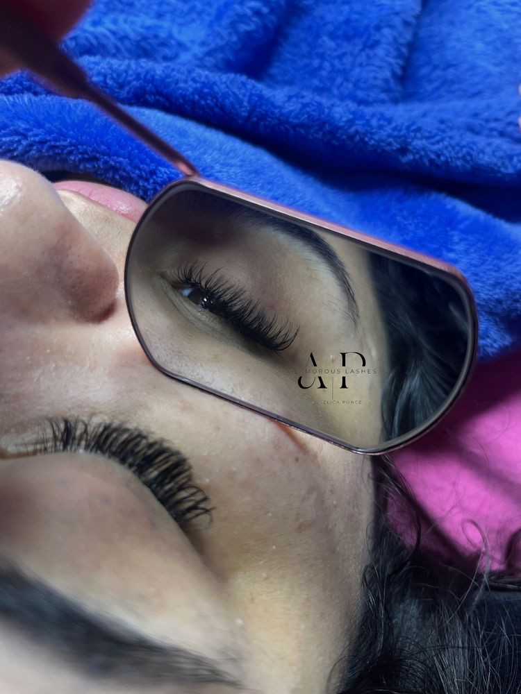 Glamorous Lashes Logo