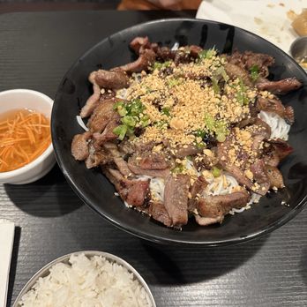 Que Viet - Grilled pork bun-rice noodle salad - Vietnamese Near Me - Minneapolis, Minnesota