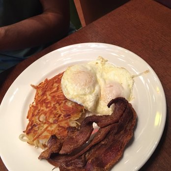 Four Elements Cafe - Two egg breakfast, hash browns and crispy (very crispy) bacon. - New American Near Me - Flagstaff, Arizona