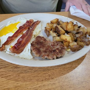 Ben's Bar - Ben's Big Breakfast pt 1 - Pubs Near Me - Shirley, Indiana Ben's Bar - Ben's Big Breakfast pt 1 - Pubs Near Me - Shirley, Indiana