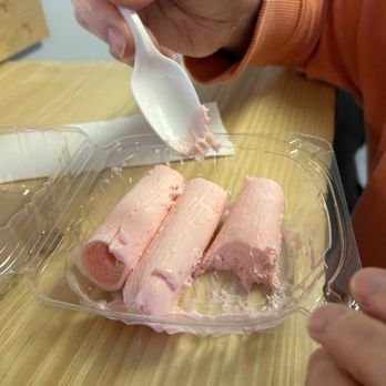 Fire & Ice Maine - Rolled 1 Flavor Ice Cream strawberry - Pizza Near Me - Windham, Maine