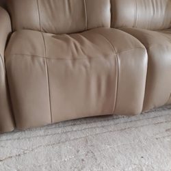 King Living - This took only a few hours to wrinkle and pucker like this.
